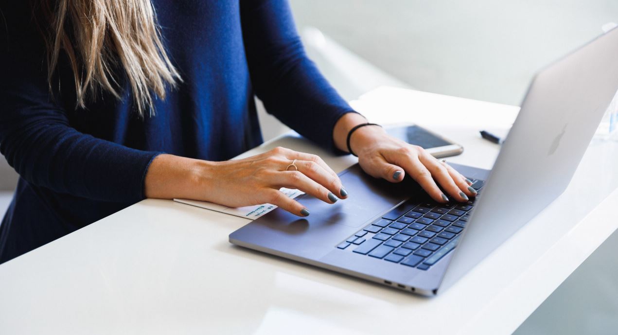 Make $10k mo+ Selling Digital Products Online